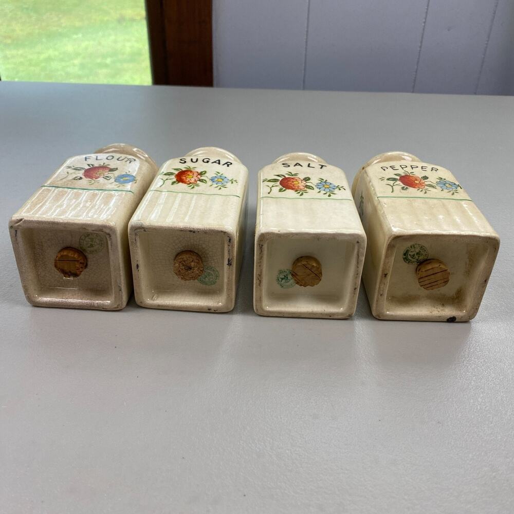 Vintage Shaker Set Salt Pepper Flour Sugar Floral Ceramic Hand Painted Japan 50s - Picture 3 of 12